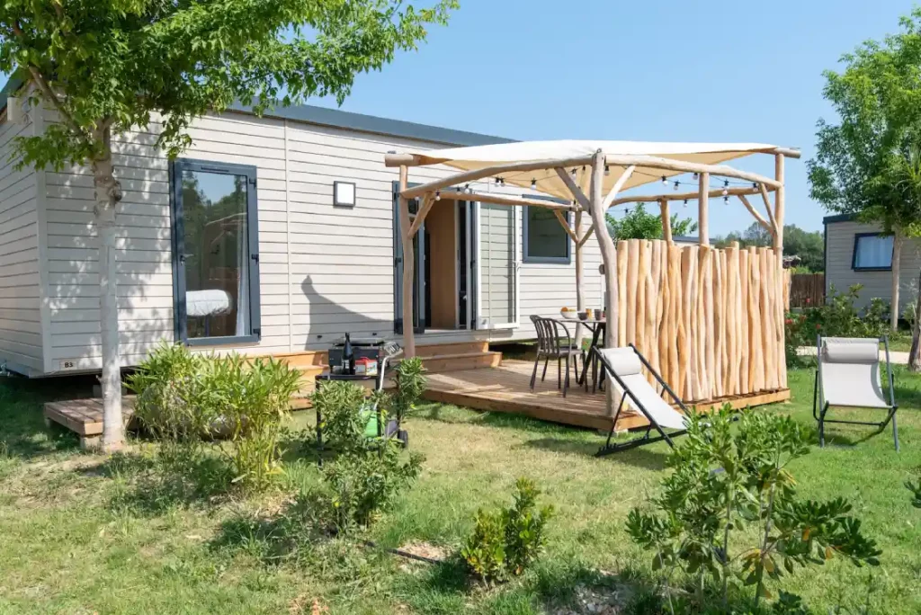 MOBILHOME PRIVILEGE 2 CHAMBRES avec SPA  4/6 PERS.