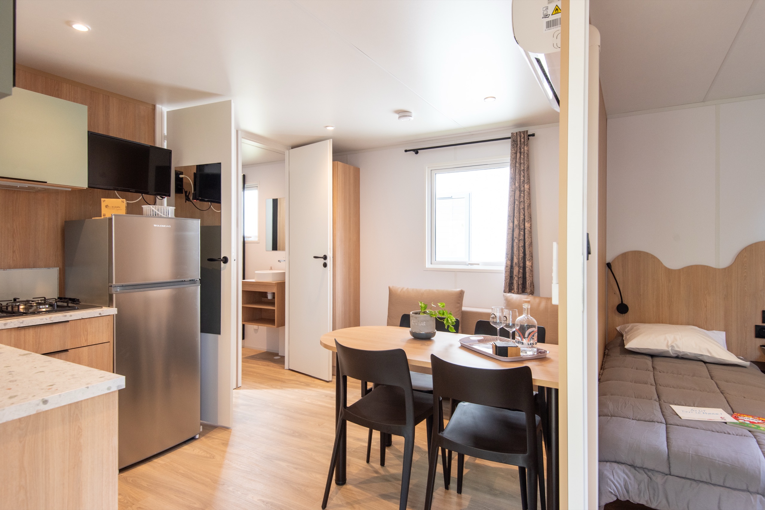 Mobil-home Cosy Garden – salon interieur