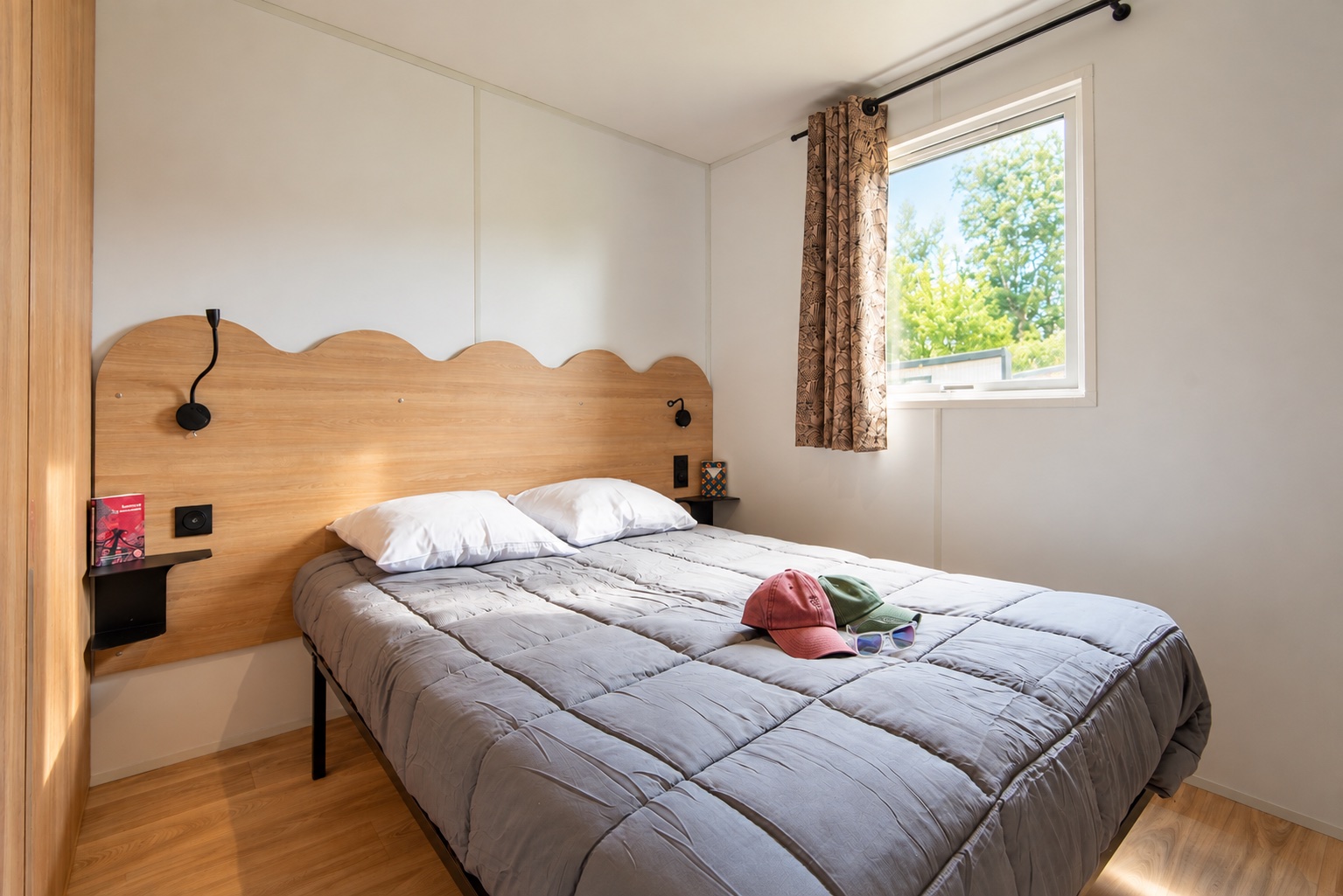 Mobil-home Cosy Garden – chambre parentale